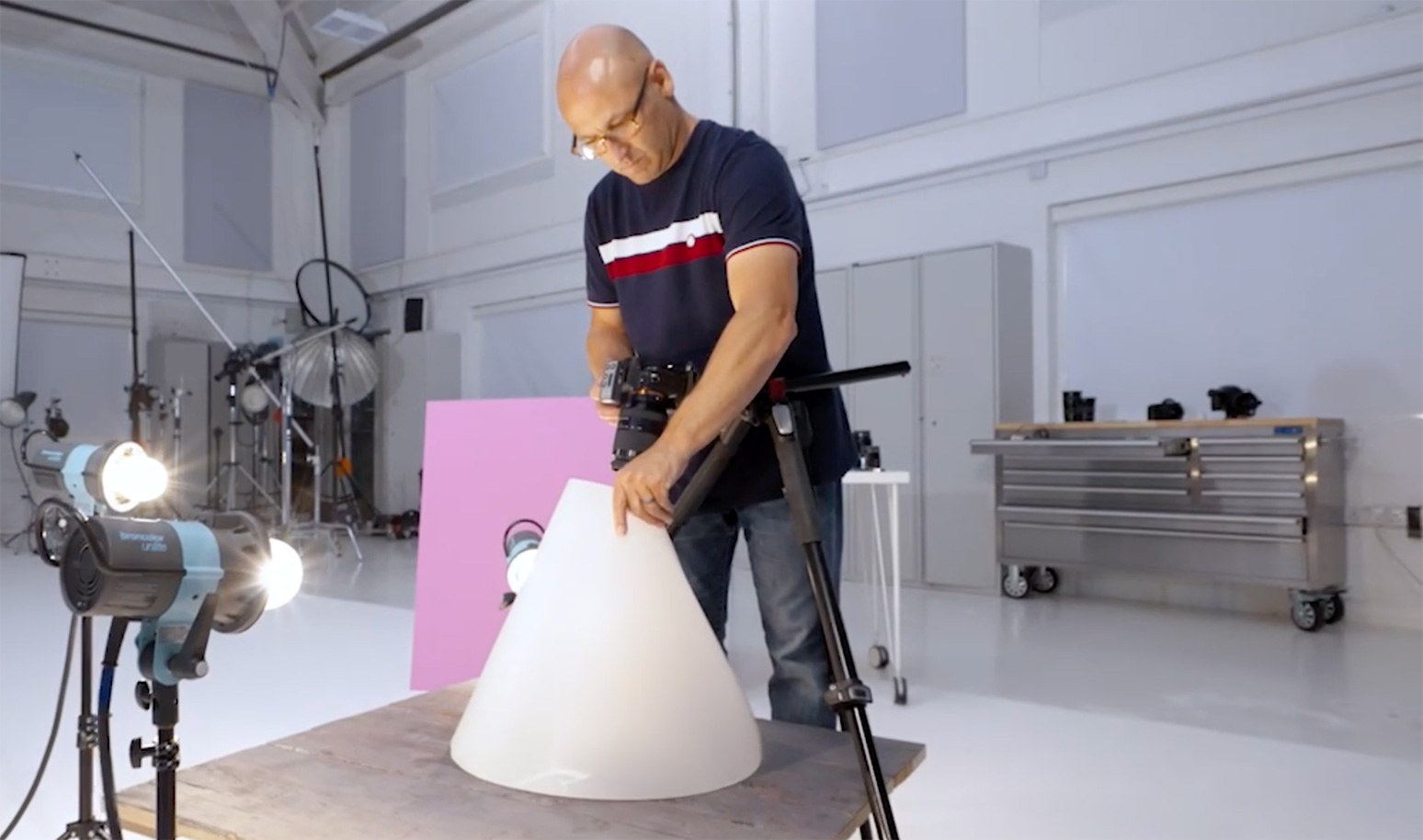 Setting up a light cone using studio lamps